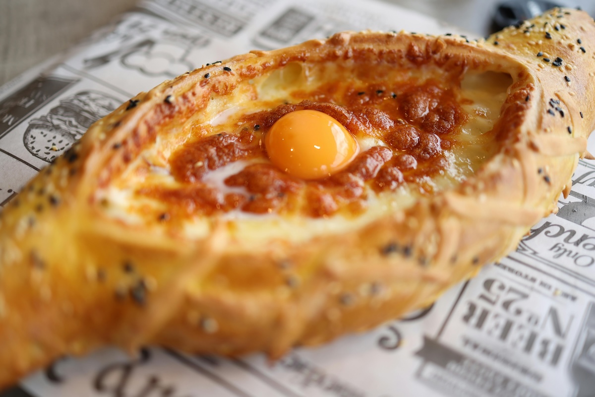 Khachapuri Tarifi (Gürcü Peynirlisi)